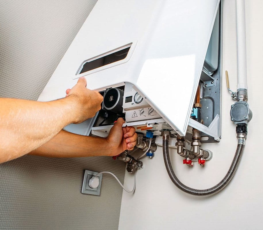 Entretien d’une chaudière murale gaz avec contrôle des composants internes